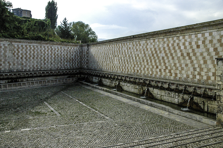 La Fontana delle 99 Cannelle